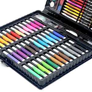 Set de peinture avec 150 pièces. Comprend des crayons, des aquarelles.