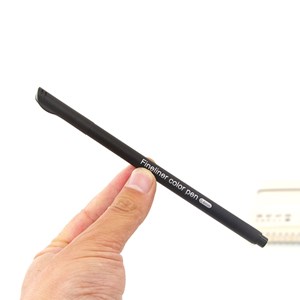 Set de 48 marqueurs color fineliner professionnel pointe fine 0,4 mms.