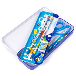 Ensemble de papeterie avec étui métallique et accessoires d'écriture.