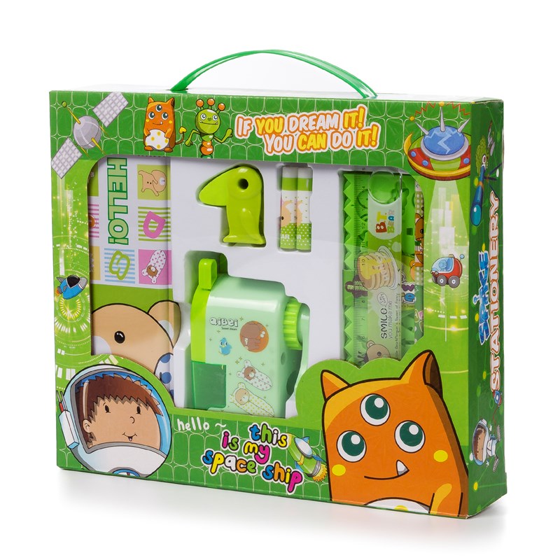 Ensemble de papeterie avec étui métallique et accessoires d'écriture.