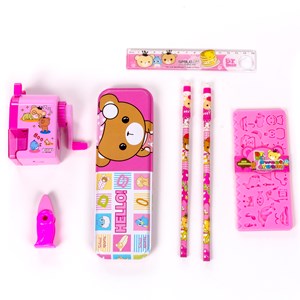 Ensemble de papeterie avec étui métallique et accessoires d'écriture.