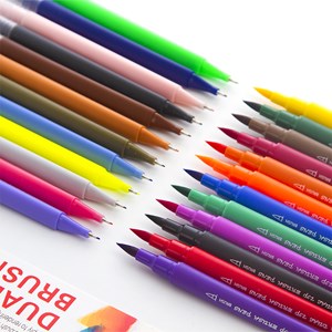 Set de 24 marqueurs couleurs double pointe, pointe fine 0,4 mm.