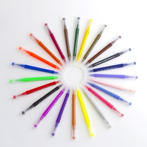 Set de 24 marqueurs couleurs double pointe, pointe fine 0,4 mm.