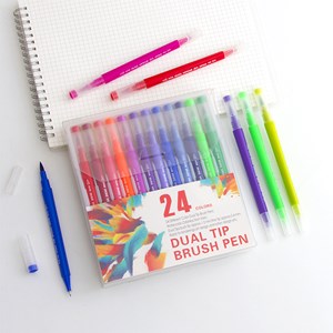 Set de 24 marqueurs couleurs double pointe, pointe fine 0,4 mm.