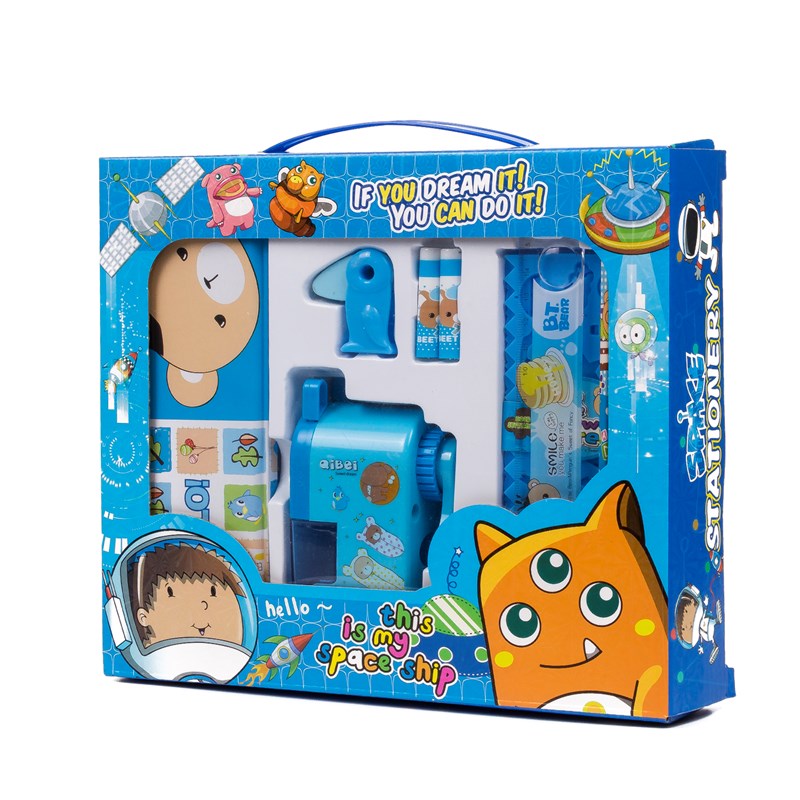 Set de papeterie avec étui en métal et accessoires d'écriture.