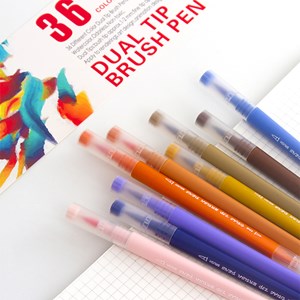 Set de 36 marqueurs doubles pointes, pointe fine de 0,4 mm.