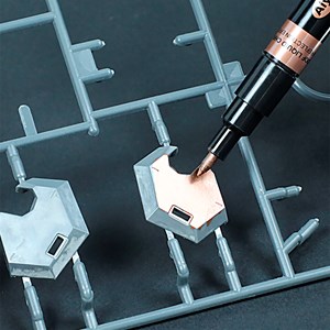 Marqueur 1 mm de chrome liquide métallique miroir.