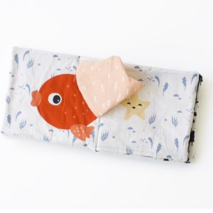 Livre bébé en tissu peekaboo pets