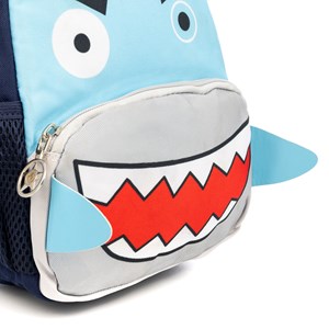 Sac à dos enfant avec design de requin. Avec des bretelles rembourrées.