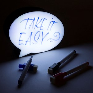 Nathan, tableau à craie avec intérieur éclairé par leds.