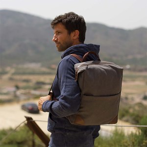 Sac à dos rétro en toile 475 gsm. Poche rembourrée.