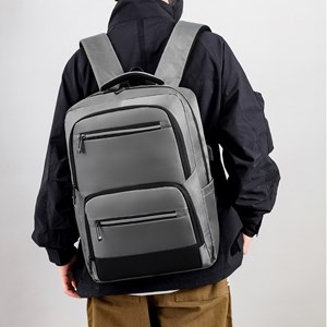Sac à dos de voyage très résistant, imperméable et avec connexion usb.