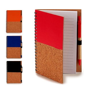 Pack de 4 carnets 12,5x18 cm avec couverture en bois. Assortiment de 4 couleurs.
