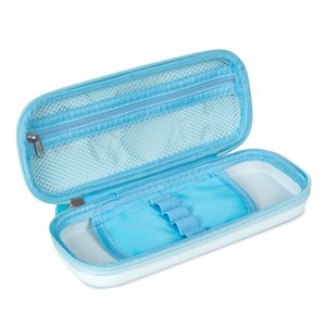 Trousse avec un design de chaton et de ratons laveurs en 3d.