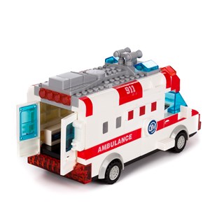 Ambulance avec lumières et effets sonores. À construire, 48 pièces.