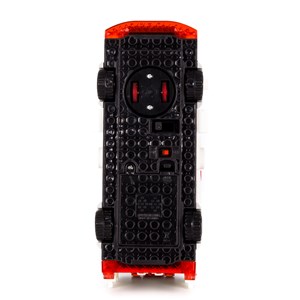 Ambulance avec lumières et effets sonores. À construire, 48 pièces.