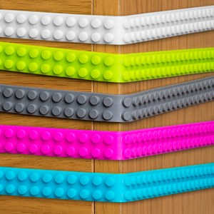 Ruban adhésif pour jeux de construction