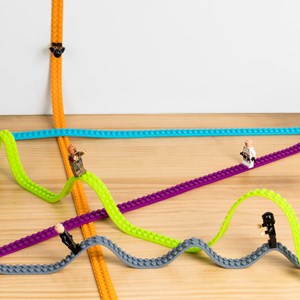 Ruban adhésif pour jeux de construction