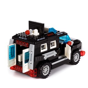 Véhicule d'assaut de police swat, avec lumières et effets sonores.