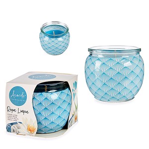 Bougie parfumée dans un pot en verre, odeur de linge propre.