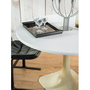 Karla, la table à manger tulipe n°1038