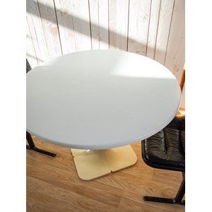 Karla, la table à manger tulipe n°1038