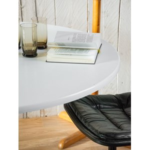 Karla, la table à manger tulipe n°1038