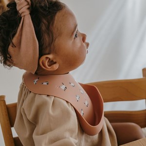 Bavoir en silicone minouche rose