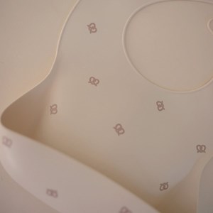 Bavoir à poche en silicone pretzel
