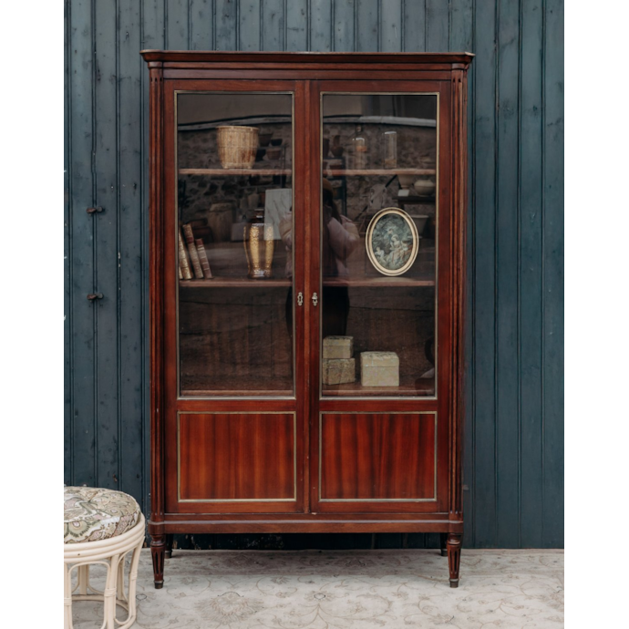 Grande vitrine en bois foncé n°112