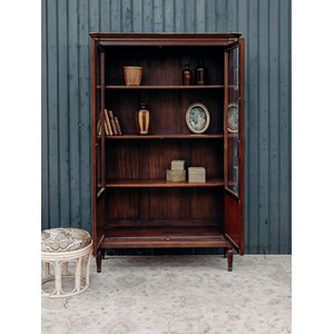 Grande vitrine en bois foncé n°112