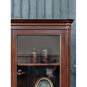 Grande vitrine en bois foncé n°112