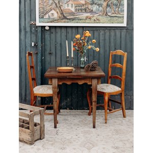 Table à manger en bois foncé n°504