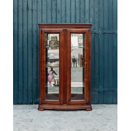 Grande vitrine en bois foncé n°115