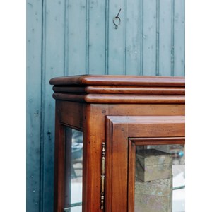 Grande vitrine en bois foncé n°115