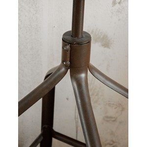 Pierre, le tabouret haut en acier n°32