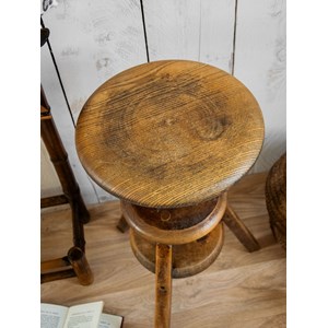 Regis, le tabouret en bois n°752