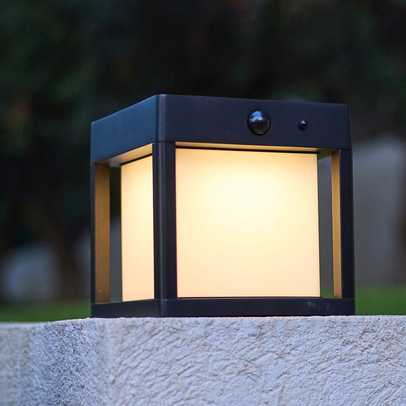 Borne solaire poteau sensor noir pilaro