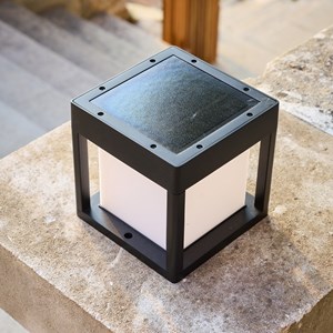 Borne solaire poteau sensor noir pilaro