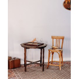 Table à manger en bois foncé n°519