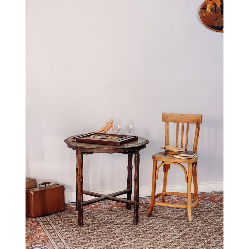 Table à manger en bois foncé n°519