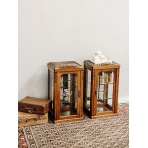 Paire de vitrines en bois n°118