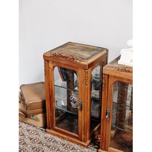 Paire de vitrines en bois n°118