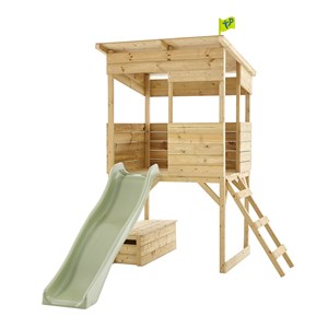 Cabane sur pilotis avec toboggan