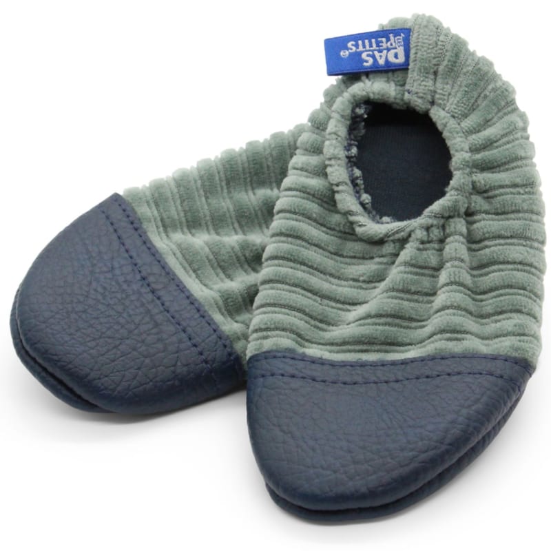 Chaussons les petits velours gris vert (pointures 18-20)