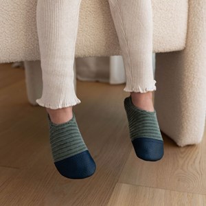 Chaussons les petits velours gris vert (pointures 18-20)