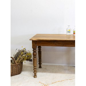 Romy, la table à manger en bois n°527