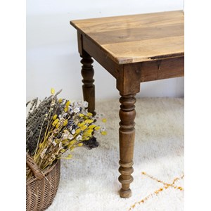 Romy, la table à manger en bois n°527