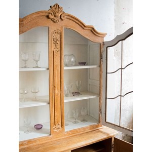 Grande vitrine en bois patiné n°122