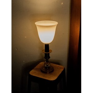 Lampe à poser en métal doré n°604